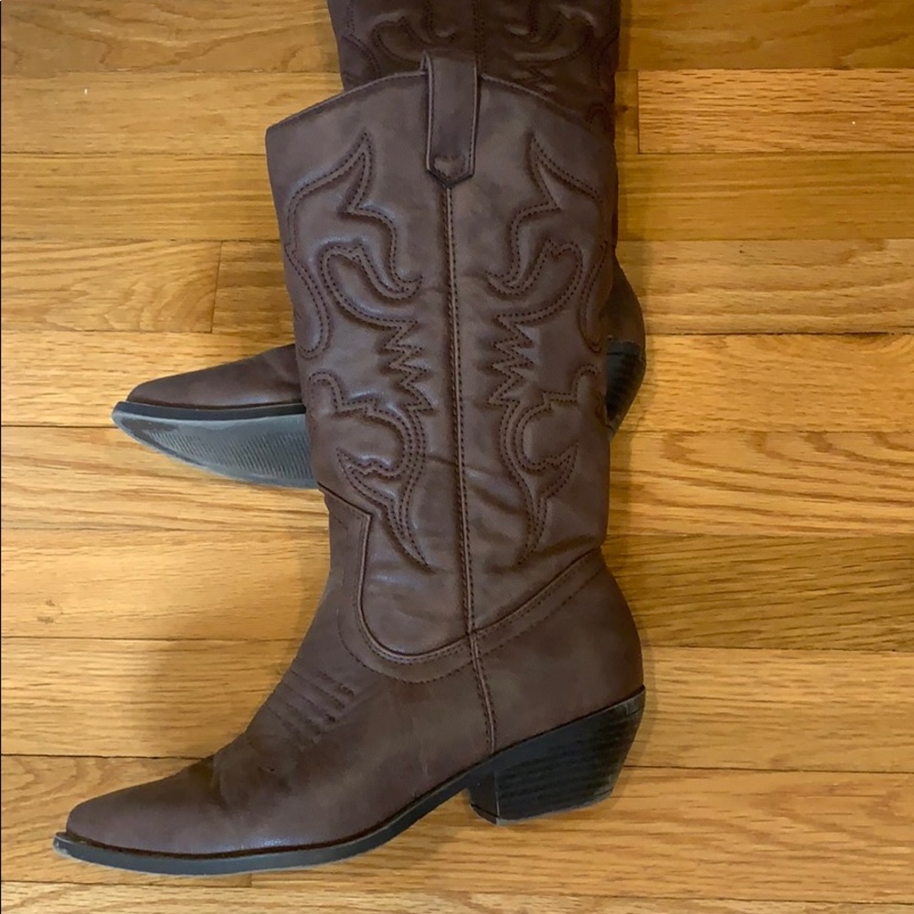 Women’s cowgirl boots